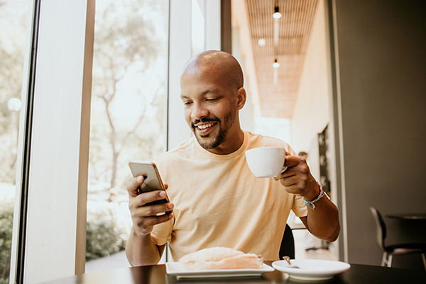 Man sitting in café drinking coffee